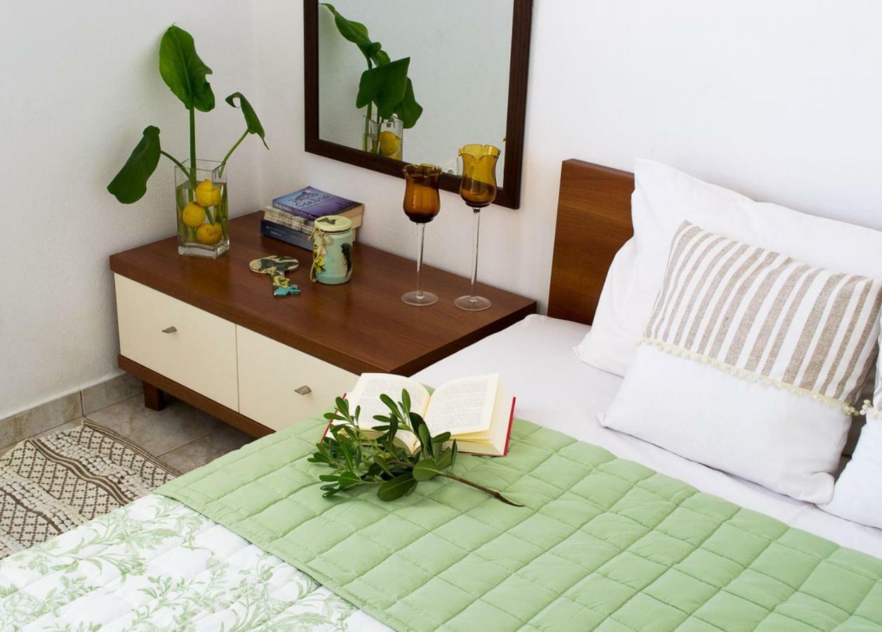 Inspiration Guestroom With Amazing Roof Garden Athena Bagian luar foto